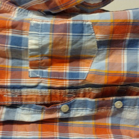 2T button up - Picture 2 of 4